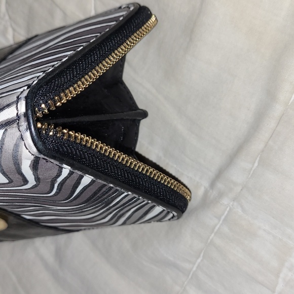 Tory Burch striped long zipper wallet - Picture 5 of 5